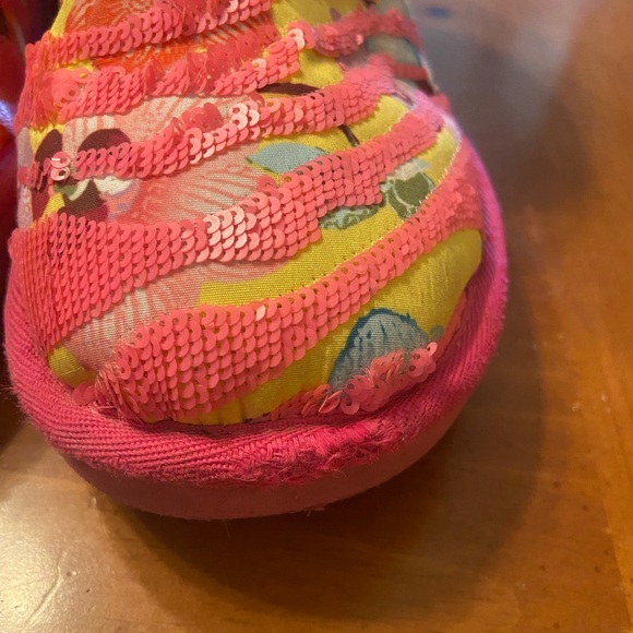 UGG Classic Mini Tiger Flower Women size 8 taffy pink multicolor sequins - Picture 11 of 14